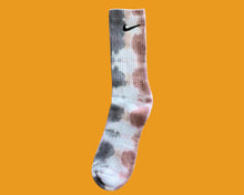 Load image into Gallery viewer, Ampersand Autumn Socks
