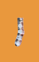 Load image into Gallery viewer, Ampersand Autumn Socks
